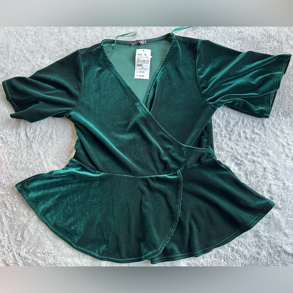 Rich green velvet blouse by QUIZ - Picture 4 of 5